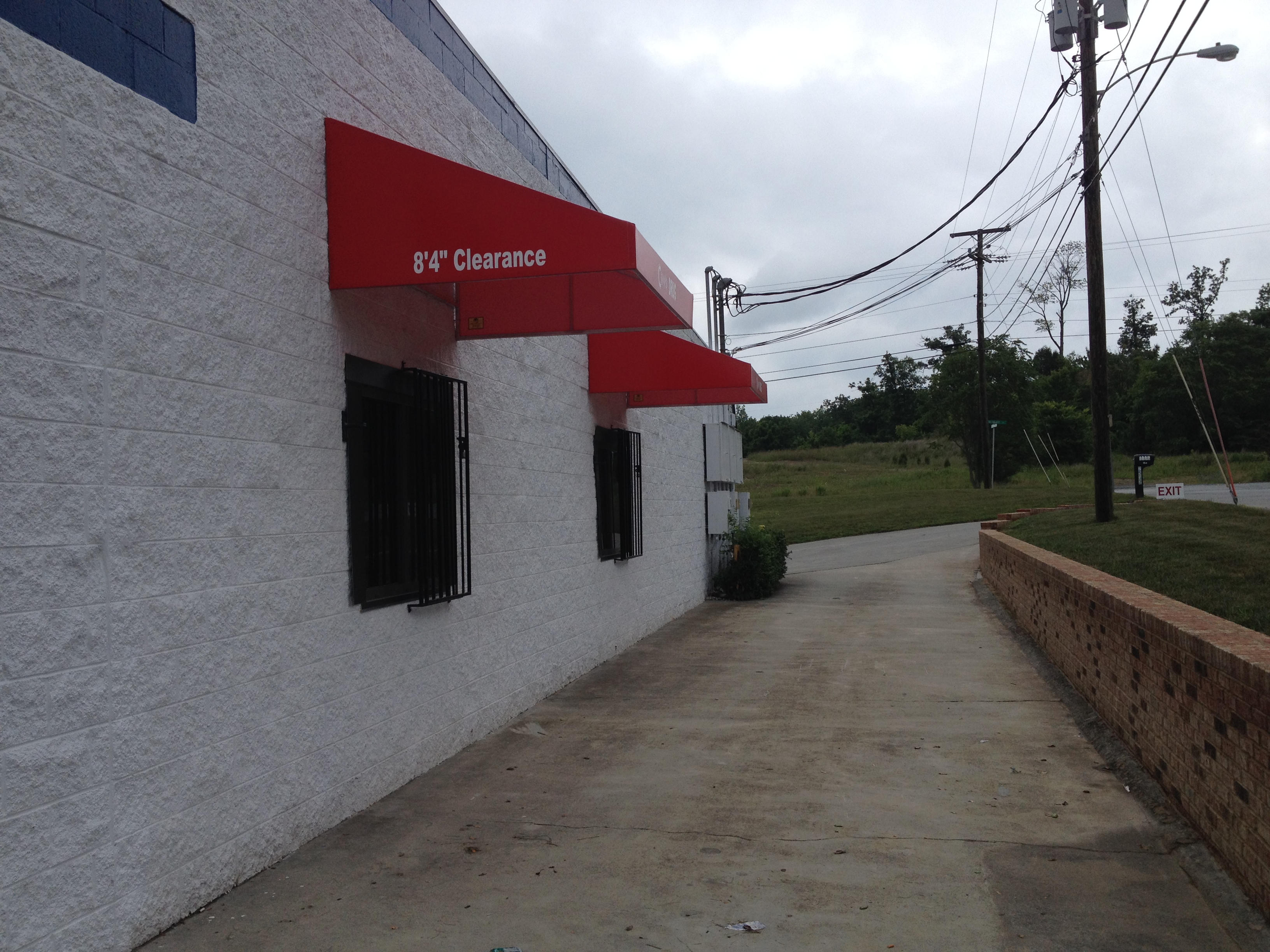 Cave's Drug Store storefront and drive-thru